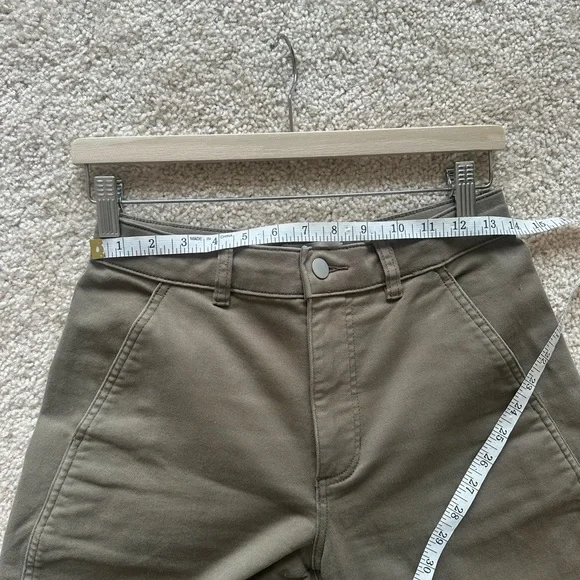 Everlane Utility Barrel Pants in Olive - Picture 11 of 12